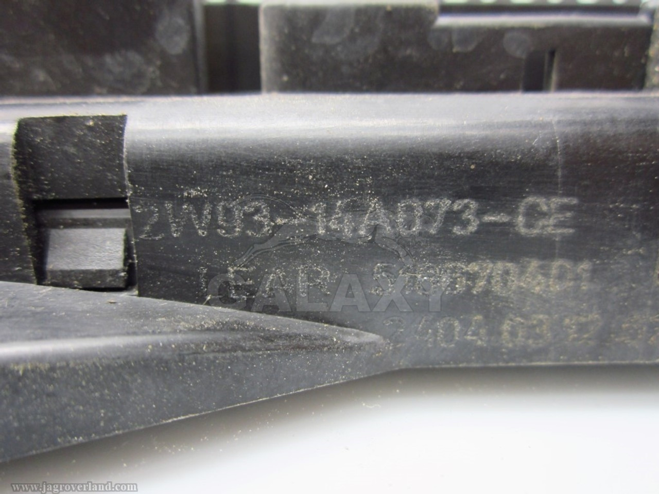 yuページ Fuse Box 2W93-14A073-CE C2C12445 04-05 XJ8 XJR Footwell